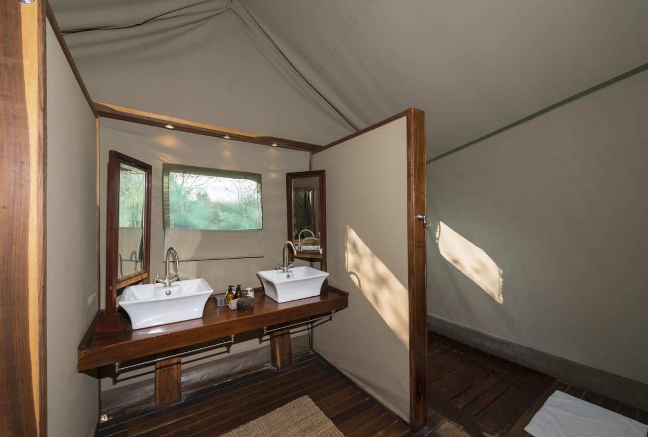 Ongava Tented Camp Okaukuejo Bagian luar foto